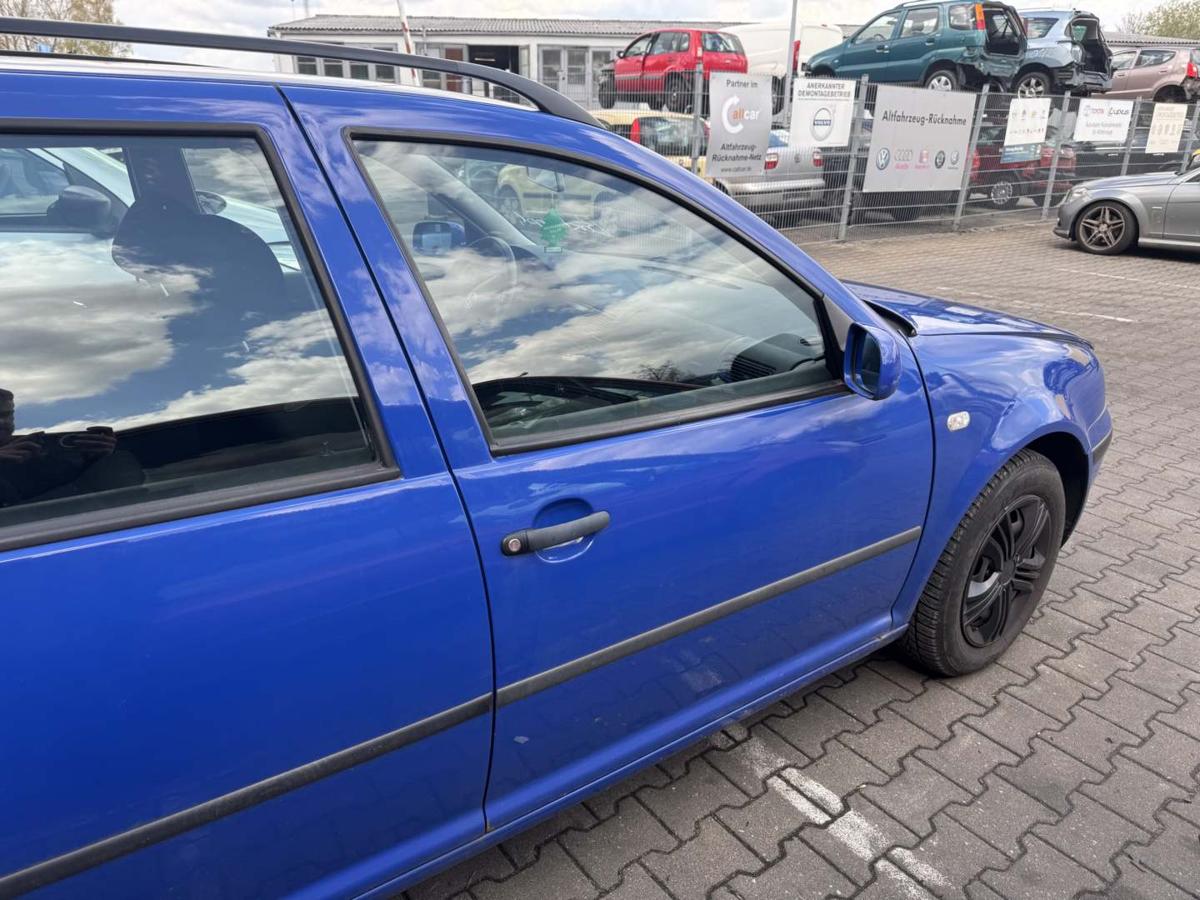 VW Golf 4 original T&uuml;r vorn rechts LA5C Surfblau 5-T&uuml;rer Rohbau Bj.2001